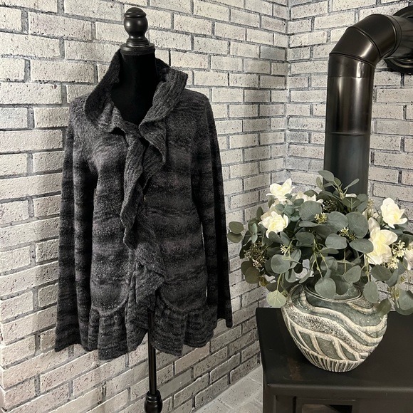 Nine West Ladies Ruffled Gray/Black Sweater NWOT - Picture 2 of 12